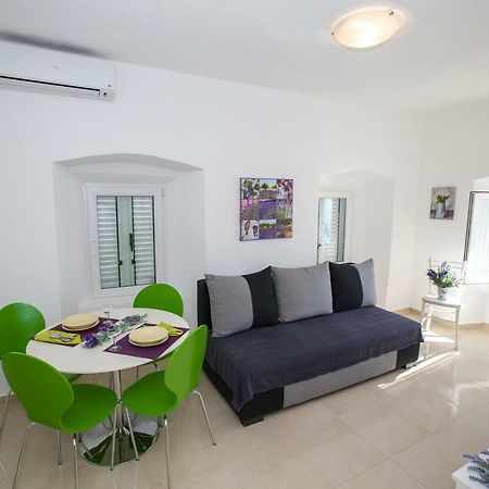 Apartmani Cindrić Karlobag Exterior foto