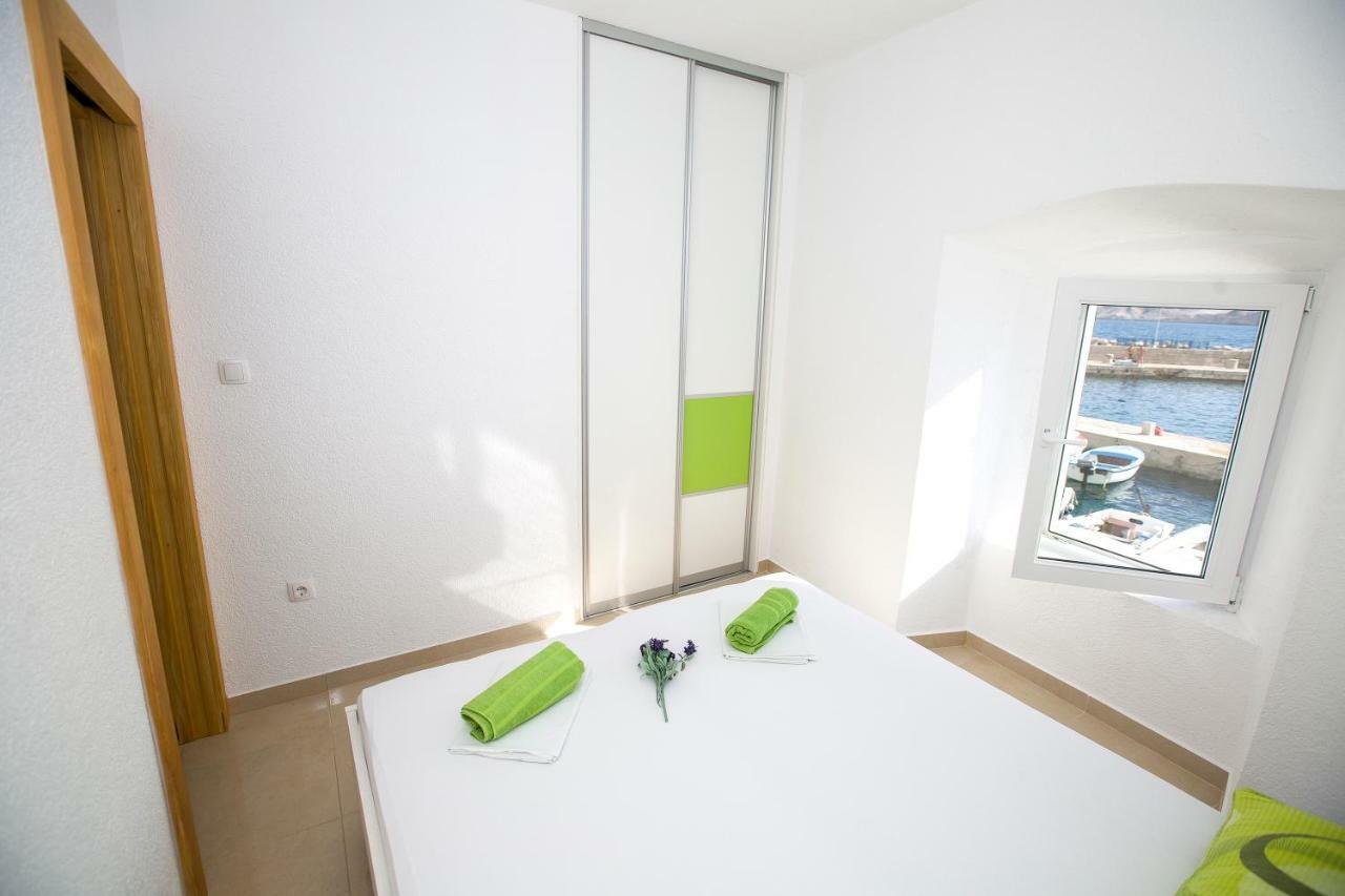 Apartmani Cindrić Karlobag Exterior foto