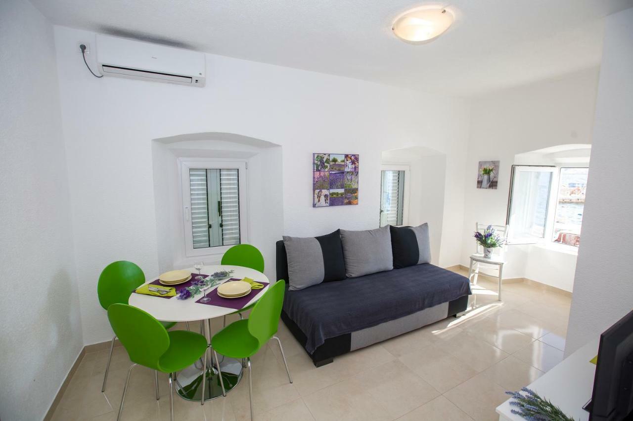 Apartmani Cindrić Karlobag Exterior foto