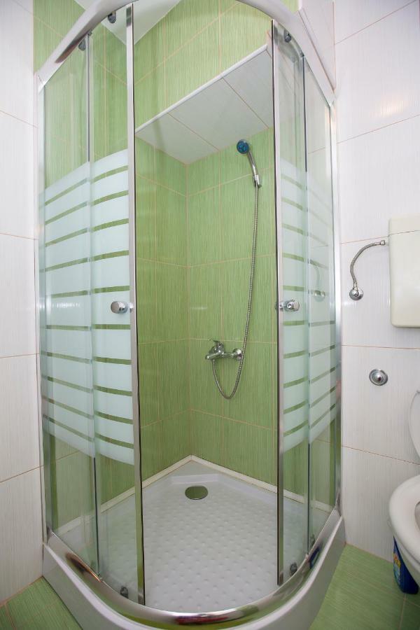 Apartmani Cindrić Karlobag Exterior foto