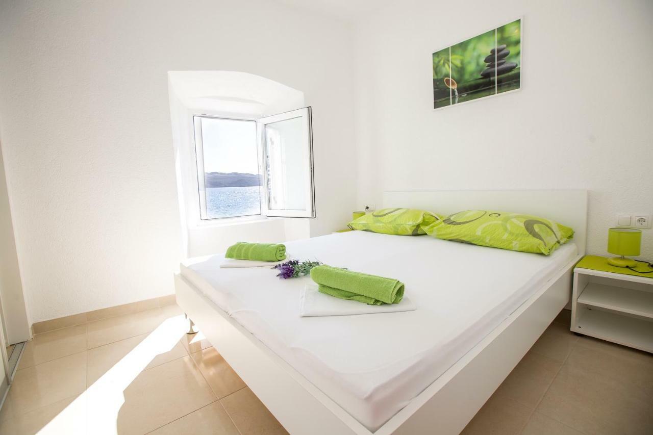 Apartmani Cindrić Karlobag Exterior foto