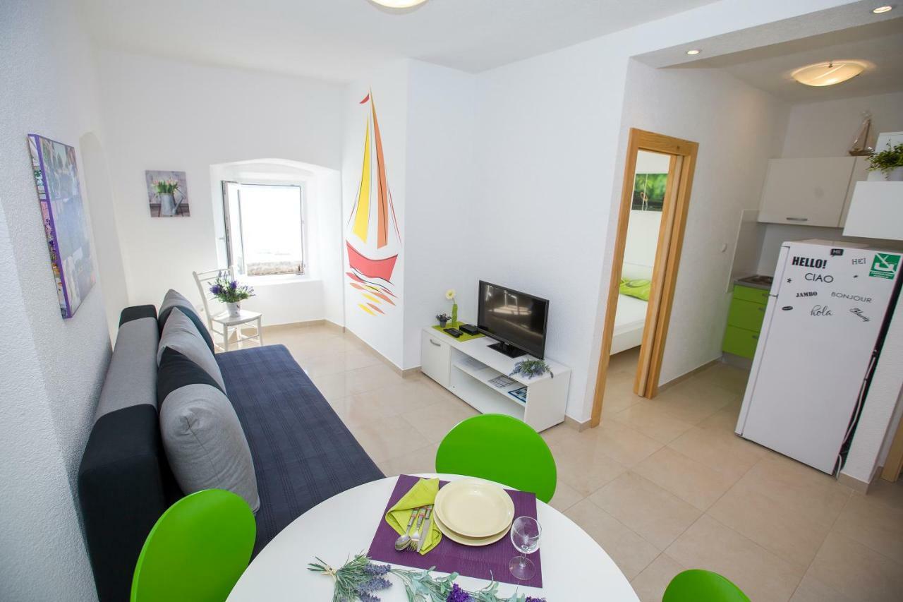 Apartmani Cindrić Karlobag Exterior foto