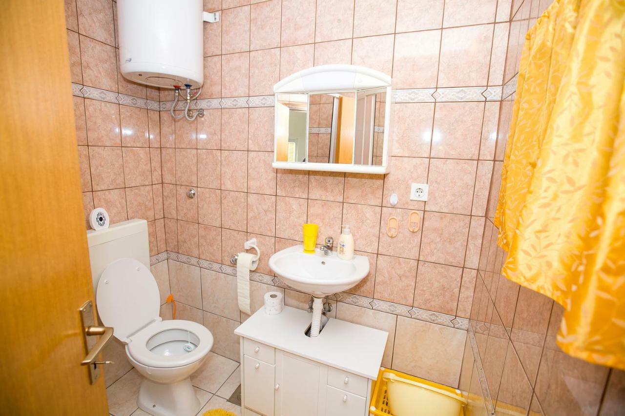 Apartmani Cindrić Karlobag Exterior foto
