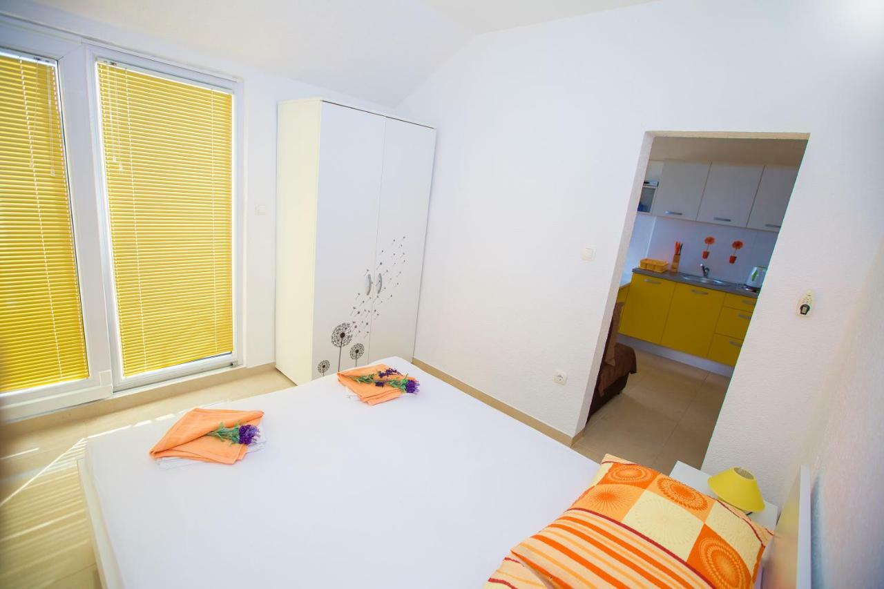 Apartmani Cindrić Karlobag Exterior foto