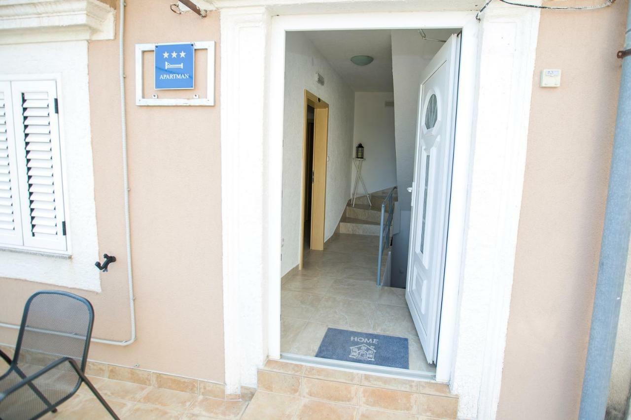 Apartmani Cindrić Karlobag Exterior foto